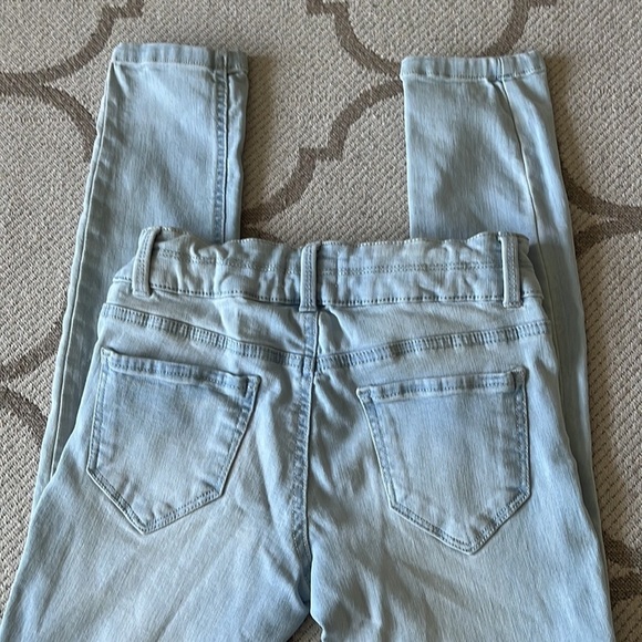 SO highly rise Skinny distressed light wash jeans - Picture 9 of 10